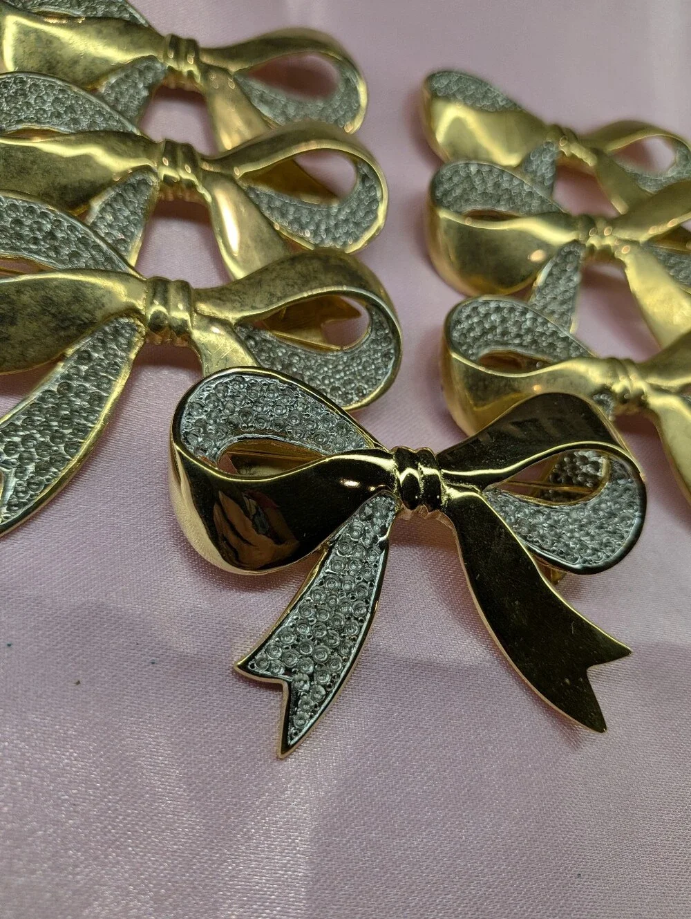 7 Vintage Gold Bow Pin Brooch - Elegant Women’s Accessory
